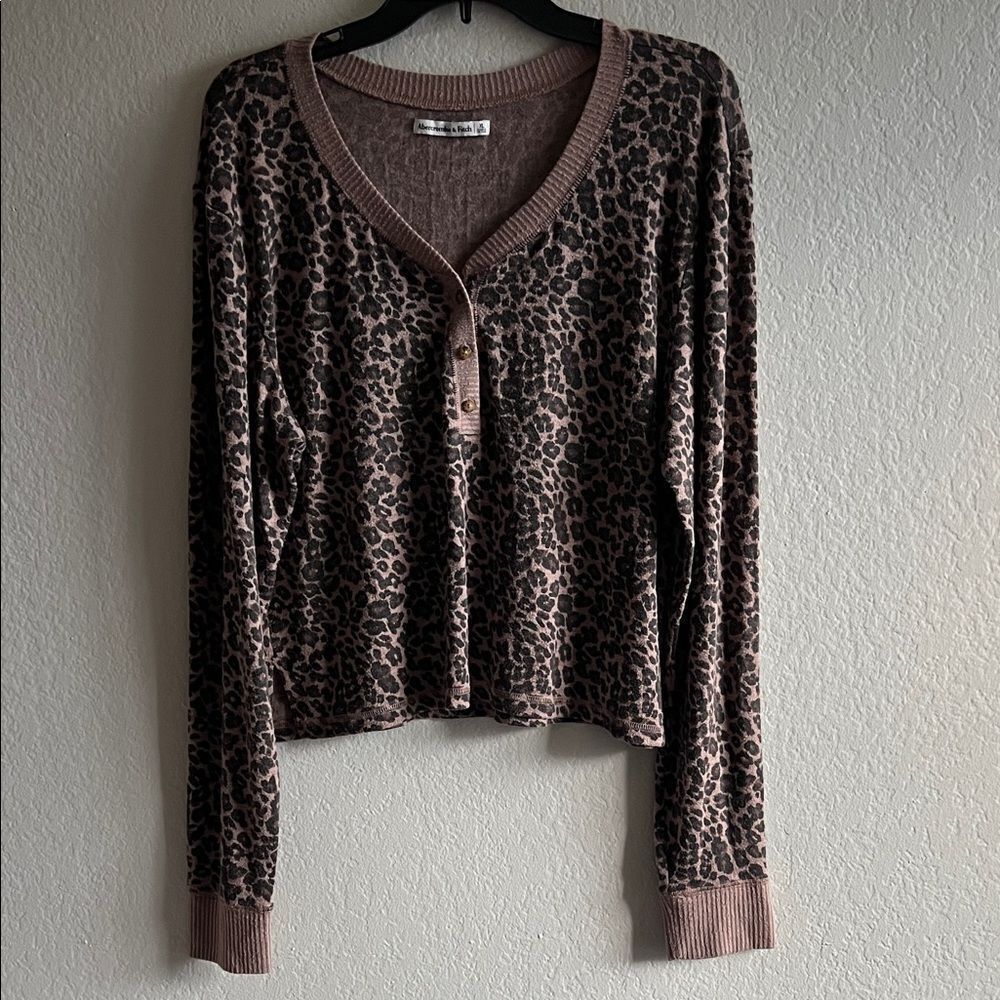 Abercrombie & Fitch Leopard Print Long Sleeve Crop Top in Size XL